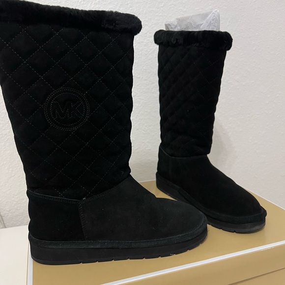 NWT Michael Kors Black Quilted Women's Boots - Picture 1 of 9